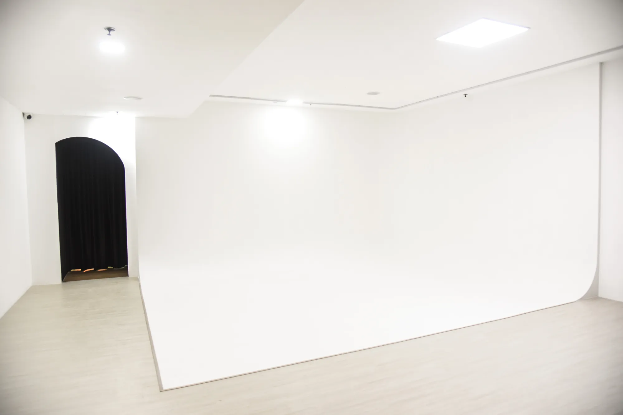 Infinite Canvas Studio — White Sea seamless cyclorama wall at SparQ Spaces